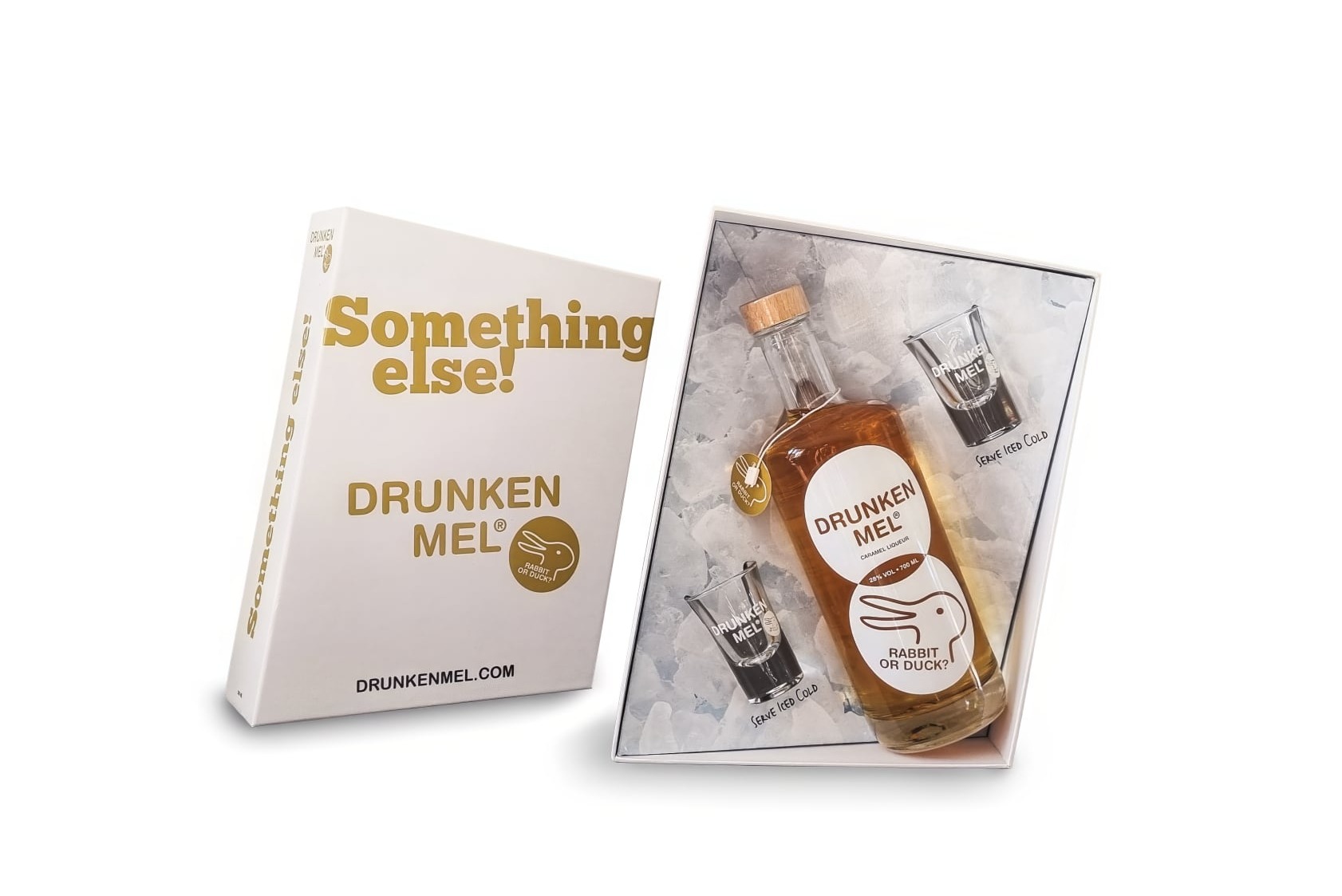 Witte luxe giftbox met een fles drunken mel en twee glaasjes. Het prefecte relatiegeschenk Giftbox_drunkenmel_caramel_likeur